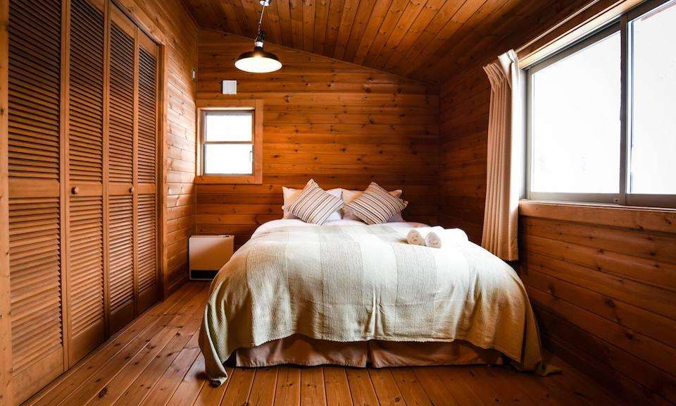 BETSU INN HAKUBA bedroom with 2023-24 Hakuba deal