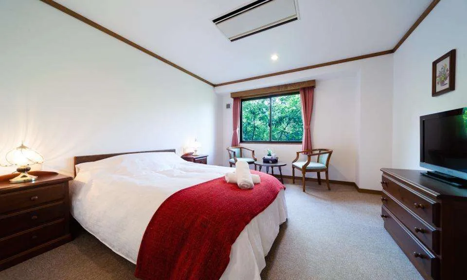 WADANO FOREST HOTEL HAKUBA bedroom with superb hakuba deal available