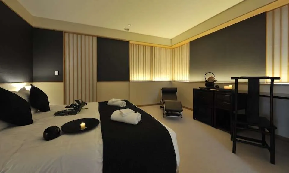 Kasetsu Niseko master bedroom-min