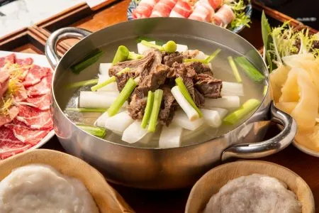 Him Kee Hotpot, one of Niseko restaurants on Hirafu Village Map