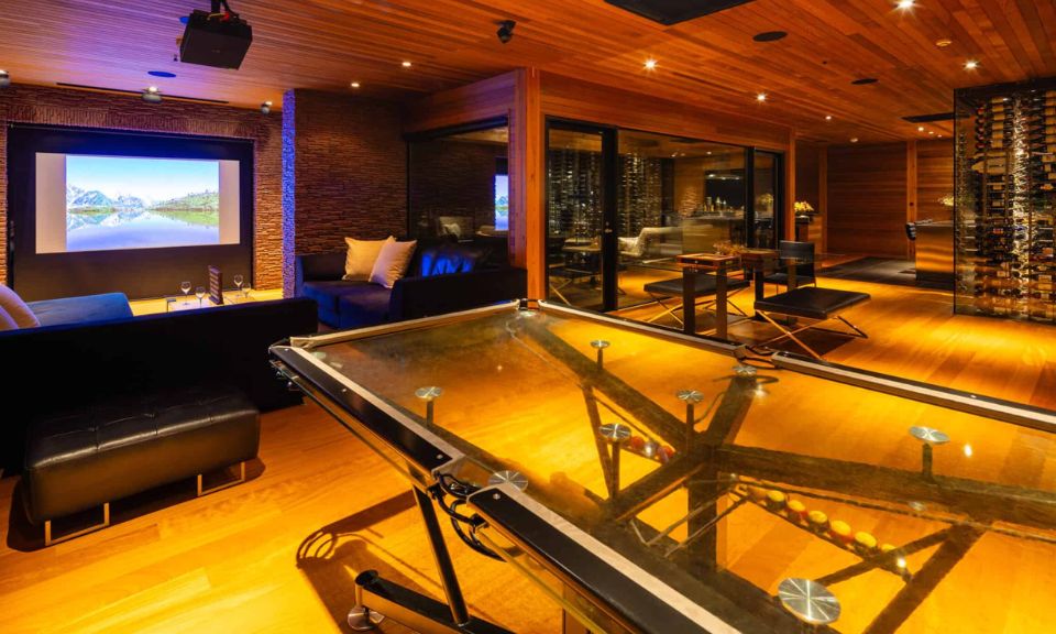 ONE HAPPO HAKUBA open-plan living
