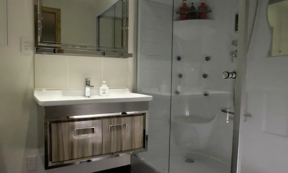 Iwatake Apartments Bathroom 2