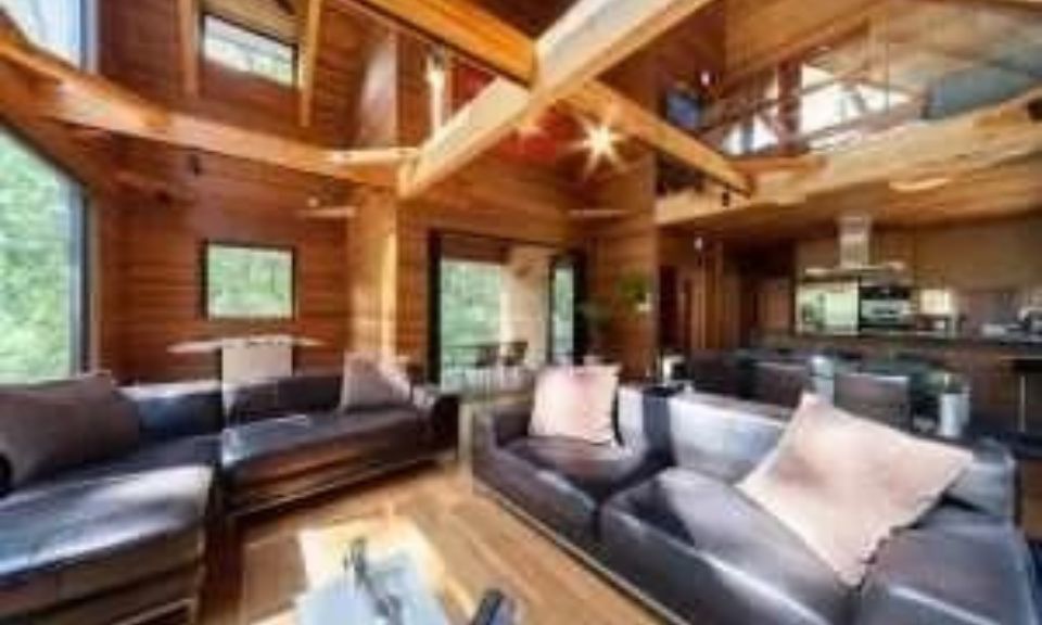 Phoenix One Chalet Hakuba living area