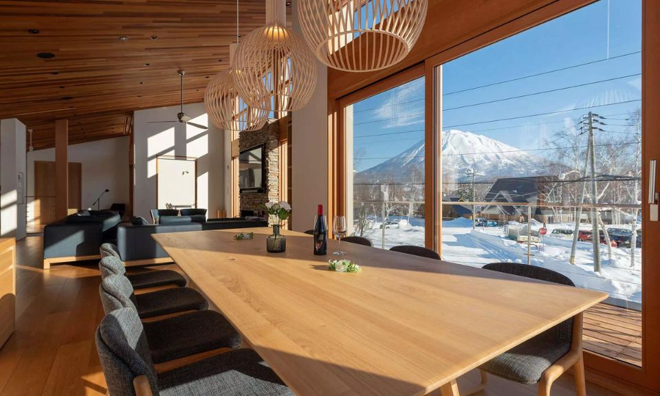 RO-AN NISEKO dining with mountain view
