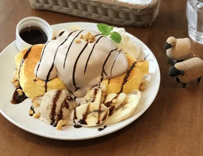 cafe La queue crochet, one of several Rusutsu restaurants