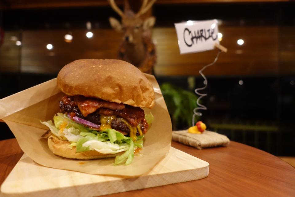 Unjaune Burger restaurant in Hakuba