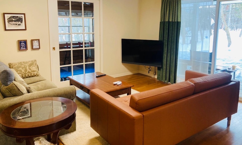 Starry 8 living room