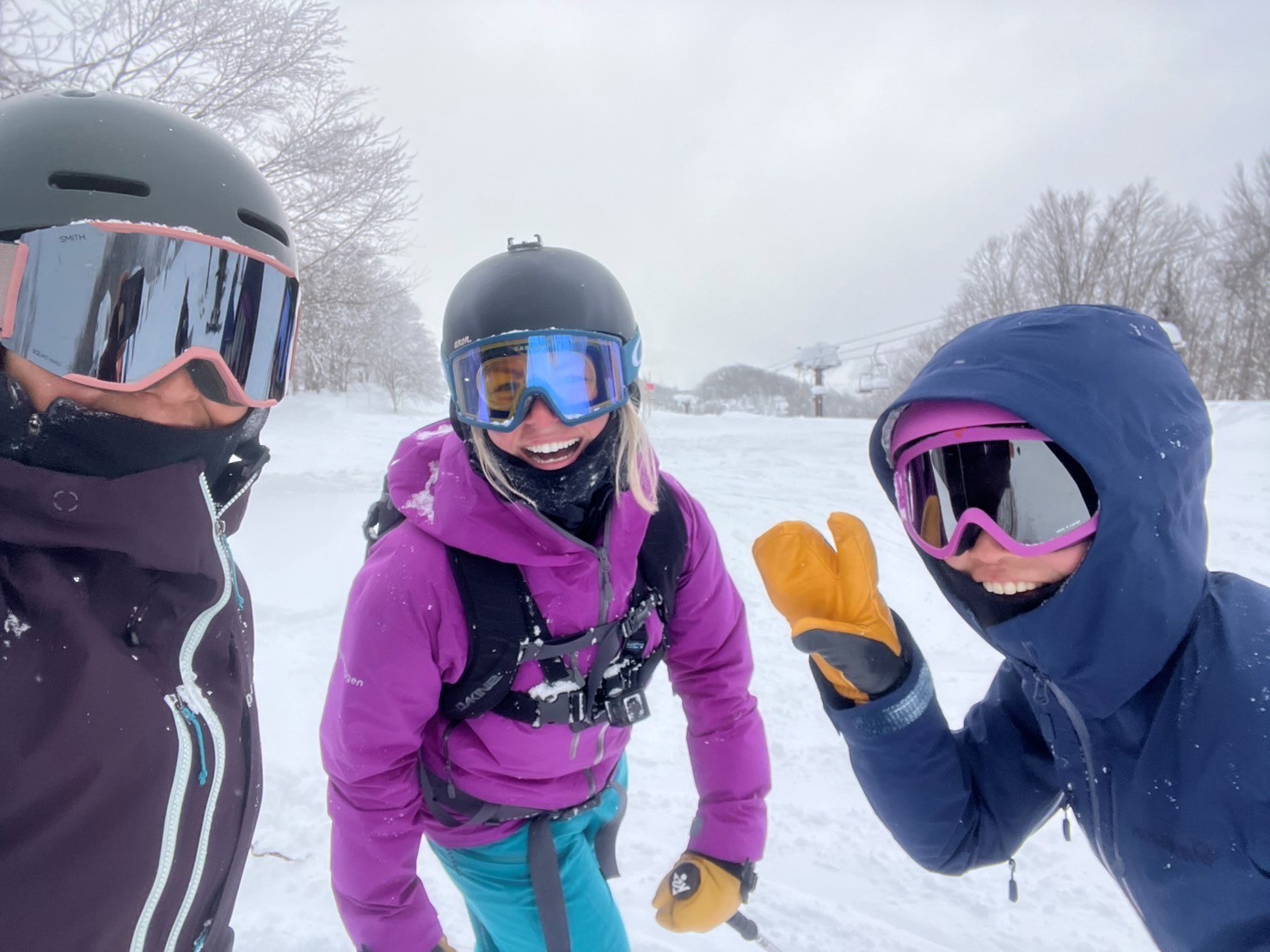 Friends skiing in Hakuba