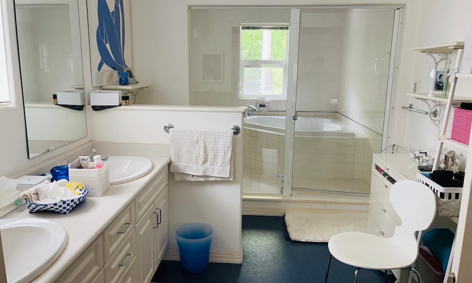 starry 8 bathroom jacuzzi