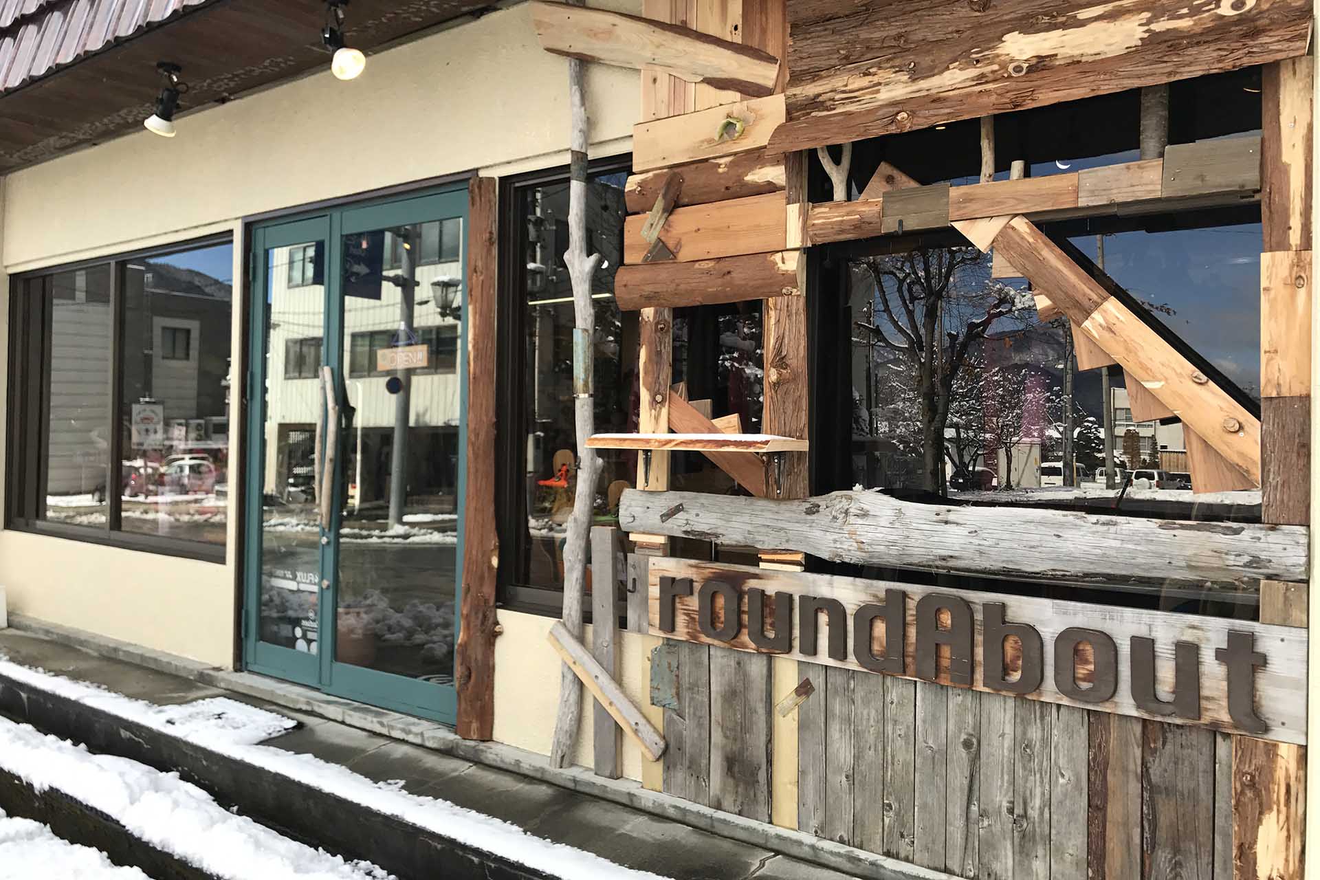 RoundAbout shop in Hakuba
