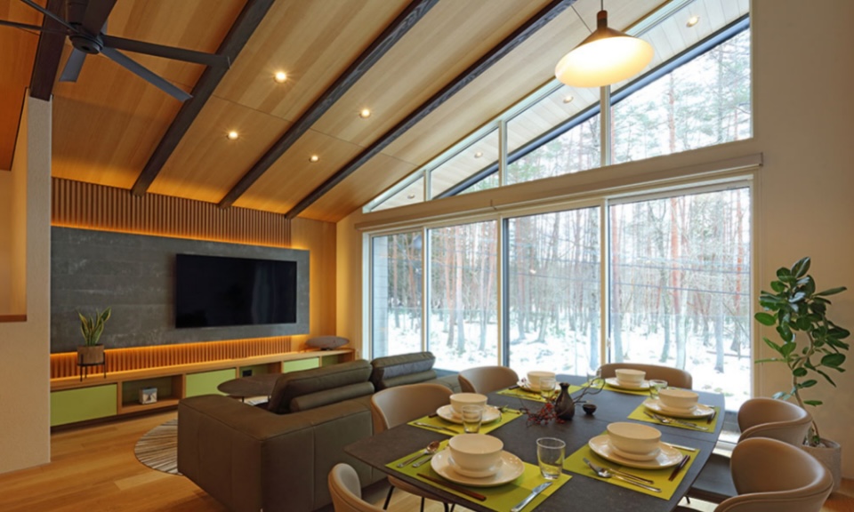 Silver Peak Chalet Dining Area
