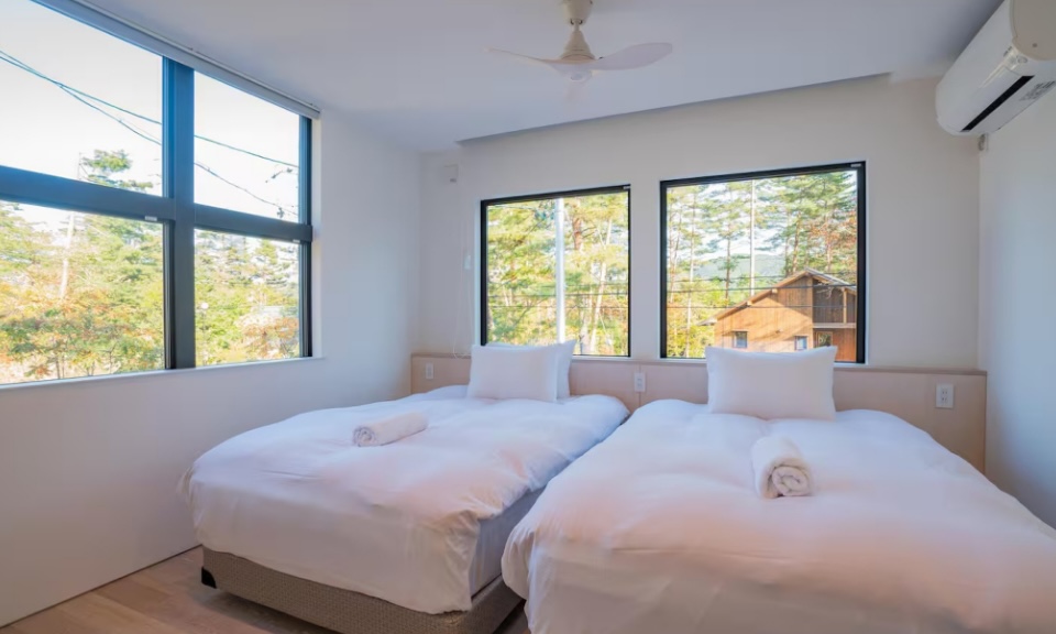 Timberwolf Chalet Bedroom Twin - 1