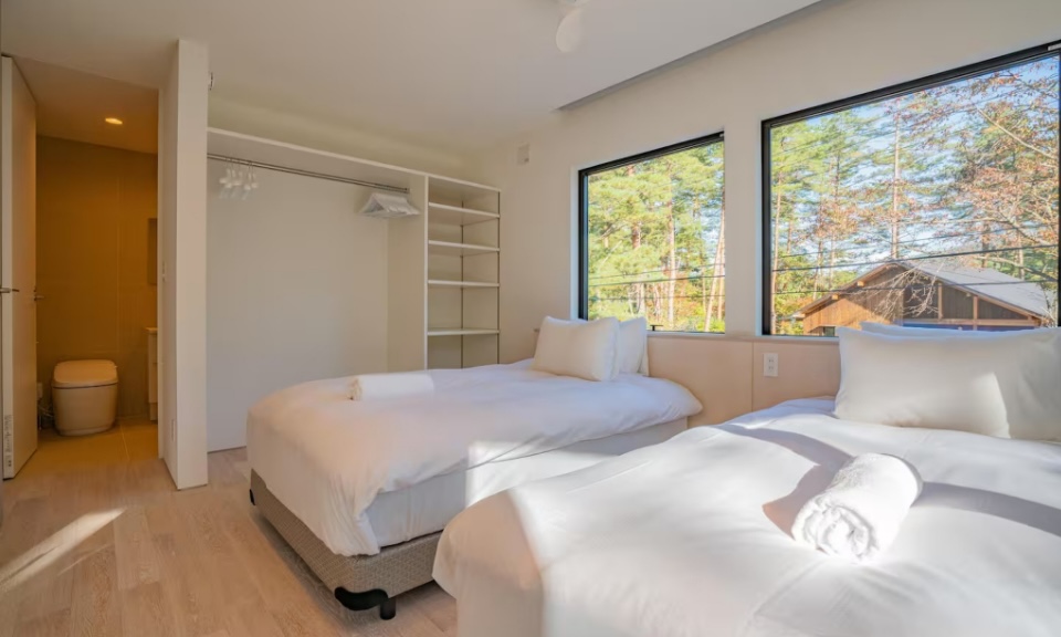 Timberwolf Chalet Bedroom Twin - 2